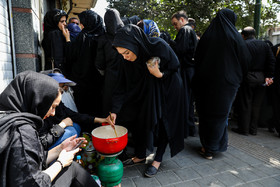 مراسم حلواپزان توسط زنان در بازار تهران