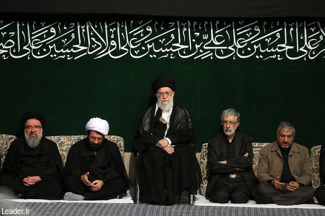 برگزاری مراسم عزاداری شام غریبان با حضور رهبر معظم انقلاب در حسینیه امام خمینی(ره)