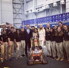 بازدید "ایوانکا ترامپ" از مرکز فضایی جانسون+تصاویر