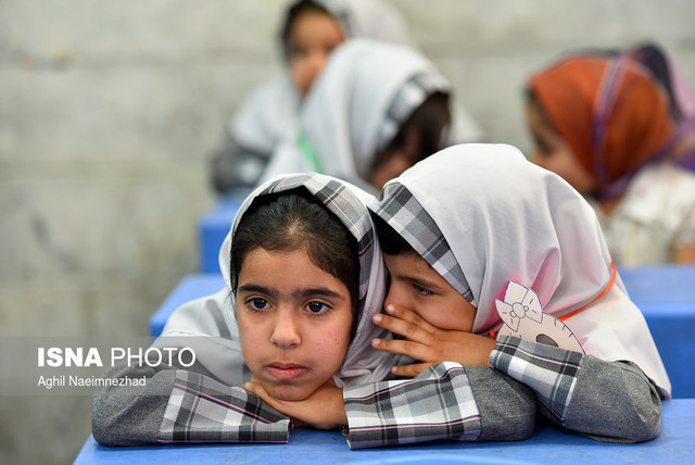 عکس آرشیوی است. برگزاری «جشن شکوفهها و غنچهها» در روز اول مهرماه/آغاز فعالیت آموزشی مداس از سوم مهر
