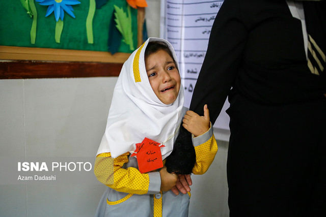 عکس تزئینی است اضطراب کلاس اولیها و مادرانی که همراه بچه سر کلاس مینشینند/ ِکی ترس از مدرسه نگرانکننده است؟