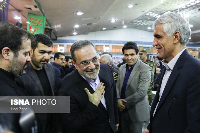 عکس تزیینی است زنگ دانش آموز شهید توسط وزیر آموزش و پرورش نواخته شد