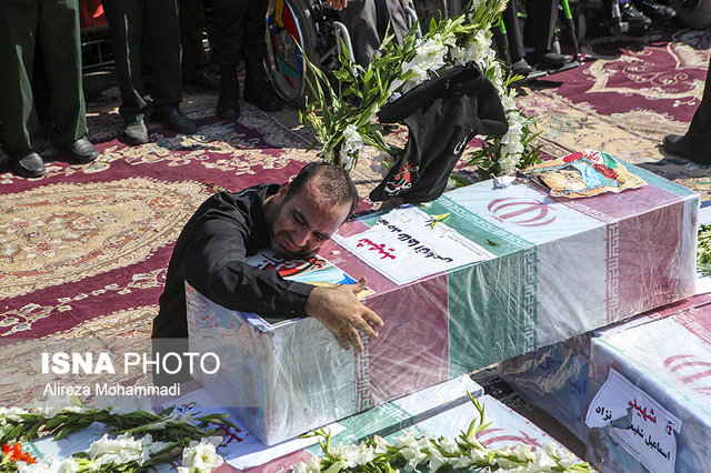 ‌خاکسپاری پیکرهای شهدای حمله تروریستی/ انتقال 2 پیکر به مشهد و خرم‌آباد 
