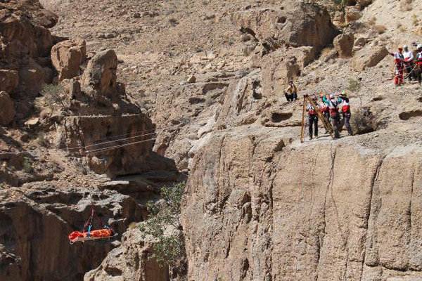 نجات کوهنورد مفقود شده در کوه‌ ارنان یزد 