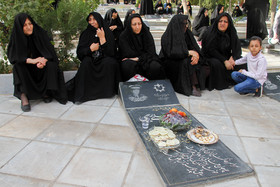 مراسم غبارروبی، عطرافشانی و گلباران مزار شهیدان در چهارمحال و بختیاری - شهرکرد