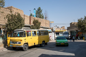 فرسوده بودن وسایل حمل و نقل عمومی، از دیگر مشکلات اهالی روستای گل‌حصار است که با وجود درخواست‌‌های مکرر اهالی، تغییری در کیفیت آن ایجاد نشده است