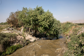 نهرهای آبی که در روستای گل‌حصار جاری هستند یا به پای برخی زمین‌های صیفی‌جات می‌روند یا محلی برای تخلیه فاضلاب شهری می‌شوند