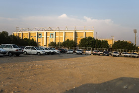 پس از گذشت ۸ سال از افتتاح «خلیج فارس» بندرعباس هنوز پارکینگ این مکان خاکی است. 
