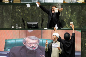 سید محمد جواد ابطحی آییننامه را در جلسه علنی مجلس شورای اسلامی پاره کرد