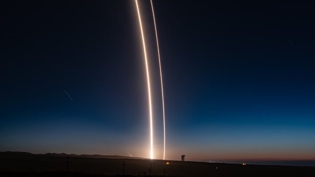 فرود موفق فالکون ۹ در سواحل غربی کالیفرنیا برای اولین بار