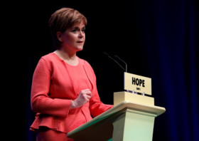 وزیر اول اسکاتلند: نتیجه‌گیری سخت نیست، ترامپ یک نژادپرست است