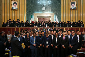 عکس دسته جمعی نمایندگان در افتتاحیه نهمین دوره مجلس دانش آموزی