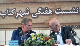 می‌نویسم چون دوست دارم مرتب به ایران بیایم