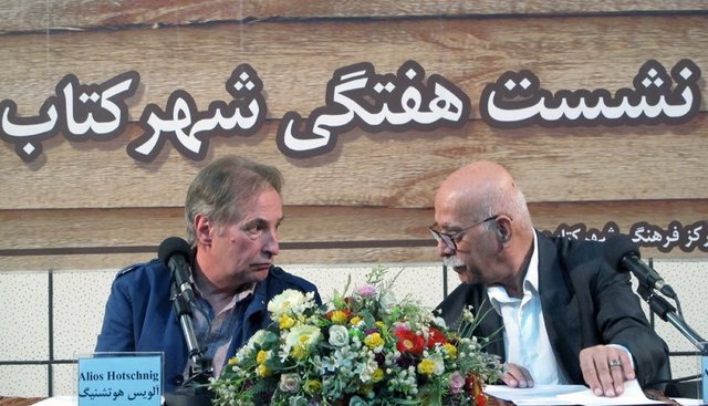 می‌نویسم چون دوست دارم مرتب به ایران بیایم