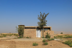 خانه «حمید» جانباز شیمیایی ساکن در محله «ول‌آباد» کرمان که از امکانات اولیه  گاز و آب و برق محروم است.
