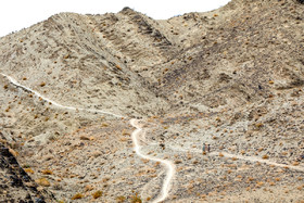 مسیر رفت‌آمد دانش‌آموزان روستای پیشی سخت و صعب‌العبور است.