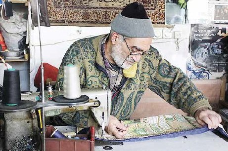 عکس: محمود حسینی - روزنامه ایران او قدیمیترین مداح و چهارپایهخوان بازار تهران است