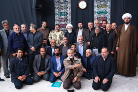 عکس یادگاری سردار جلالی و هیأت همراه با آیت‌الله نوری همدانی