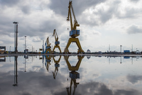 بندر انزلی بخاطر زیر ساخت های مناسب و برخورداری از مدرنترین تجهیزات تخلیه و بارگیری از اهمیت بالایی برخوردار است.