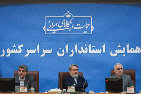 فرهاد دژپسند وزیر اقتصاد،عبدالرضا رحمانی فضلی، وزیر کشور  و حسین هاشمی در گردهمایی استانداران 