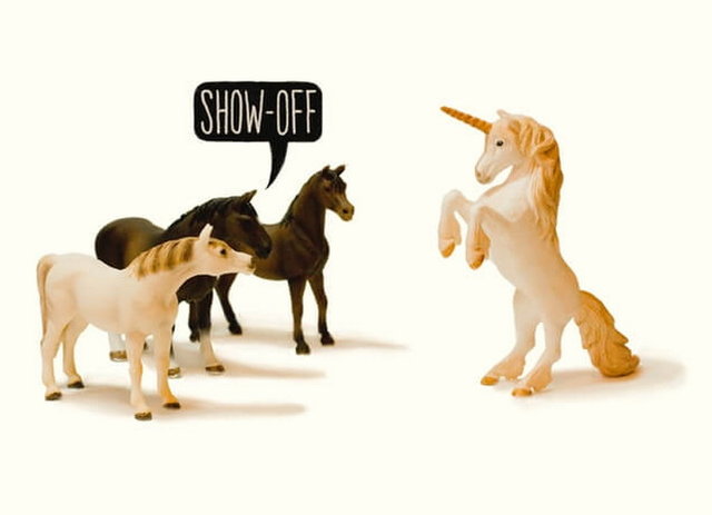 من شوآف می‌کنم پس هستم!