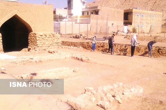 کاوش و خواناسازی کاروانسرای زکی خانی زرقان
