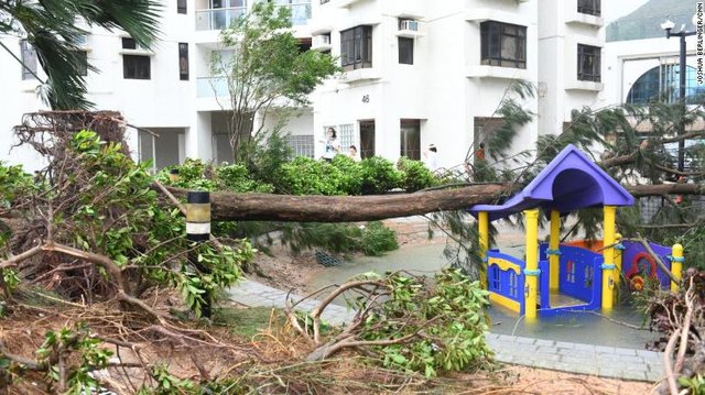 وسعت خسارات طوفان، بازتاب "سوء مدیریت شهری" در هنگ‌کنگ