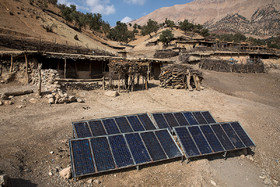 صفحه‌های خورشیدی بعد از شش سال تعمیر نشده‌اند. بسیاری از آنها بلااستفاده مانده است و اهالی توان تعویض باطری‌ها را ندارند.