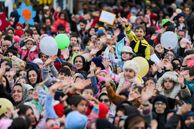 شادپیمایی کودکان همدانی در مرکز شهر همدان