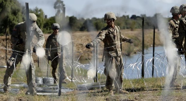 پنتاگون ۱۰۰۰ سرباز دیگر به مرز مکزیک اعزام می‌کند