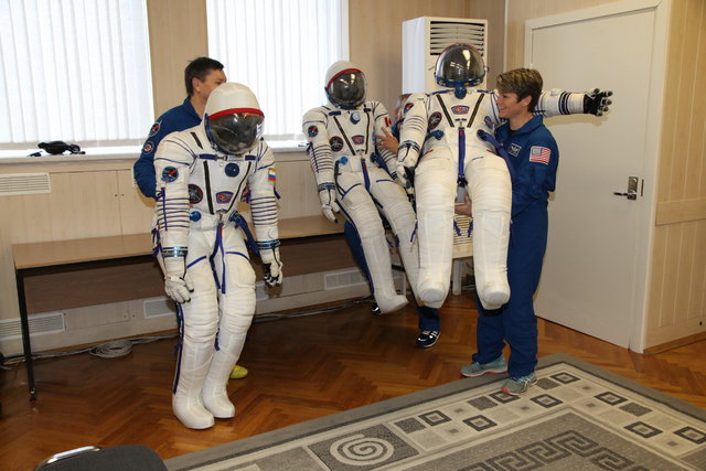 آزمایش نهایی لباس فضایی در بایکونور+تصاویر