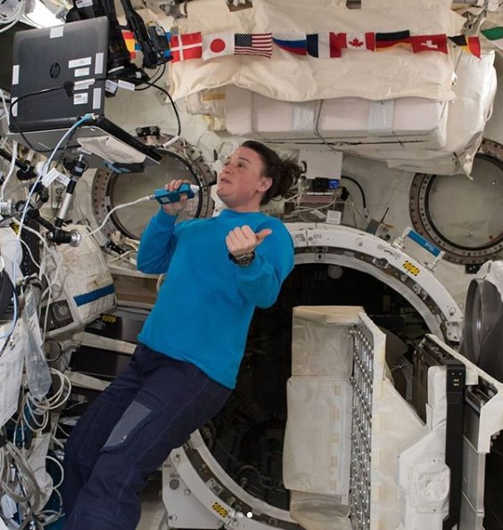 زن فضانوردی که در فضا لوله‌کشی هم می‌کند! (+عکس)