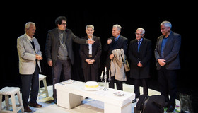 روایت حال رنجور مطبوعات به صحنه تئاتر هم کشیده شد