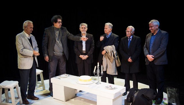 روایت حال رنجور مطبوعات به صحنه تئاتر هم کشیده شد 