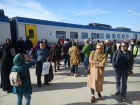 دومین قطار گردشگری مثلث طلایی به یزد وارد شد