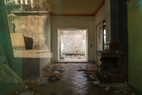 یکی از خانه‌های تخریب شده در تاریخ ۲۷ مرداد ۱۳۹۷