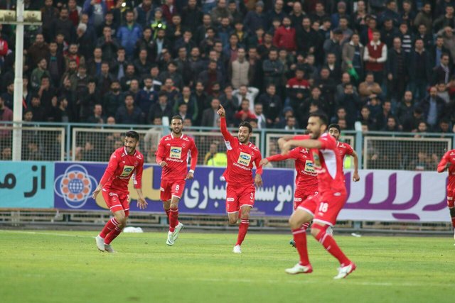 پیروزی یک گله پرسپولیس مقابل ذوب‌آهن در نیمه نخست