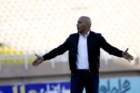 منصوریان: ۱۰ بازیکن پرسپولیس را حبس کرده بودیم/ درباره بازگشت تبریزی چیزی نشنیده‌ام