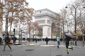 پاریس با زره‌پوش در انتظار گردباد اعتراضات "جلیقه زردها"