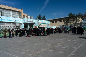 تجمع خانواده‌های دانش آموزان قربانی تعرض جنسی مدرسه‌ای در اصفهان