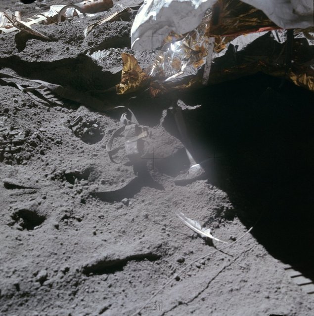 داستان آزمایش سقوط چکش و پَر در ماموریت آپولو 15 - ایسنا