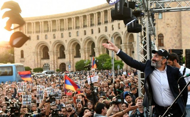 یک کارشناس اوراسیا: دست نخست وزیر ارمنستان برای تشکیل دولت غیر ائتلافی باز شد