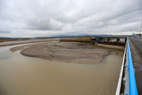 کانال سمت چپ (غرب گیلان) به طول 30 کیلومتر تا اراضی فومنات و کانال سمت راست (شرق گیلان) به طول 26 کیلومتر تا لنگرود ادامه دارد که به دلیل بارش کم و حجم بسیار کم آب سد جاری نیست.