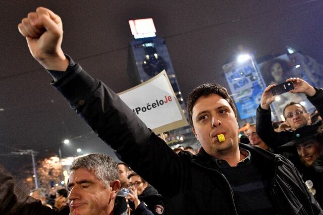 سومین هفته تظاهرات ضد دولتی در صربستان/ ووجیچ: بعد از هر تظاهرات من و حزبم قدرتمندتر می‌شویم