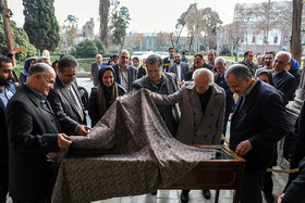 رونمایی از قرآن قدیمی ، در حاشیه مراسم تجلیل از تهران پژوهان در پنجمین جایزه تهران