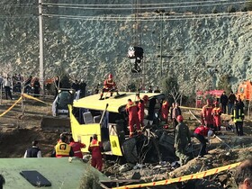 انتقال اجساد ۹ جانباخته اتوبوس دانشگاه آزاد به پزشکی قانونی