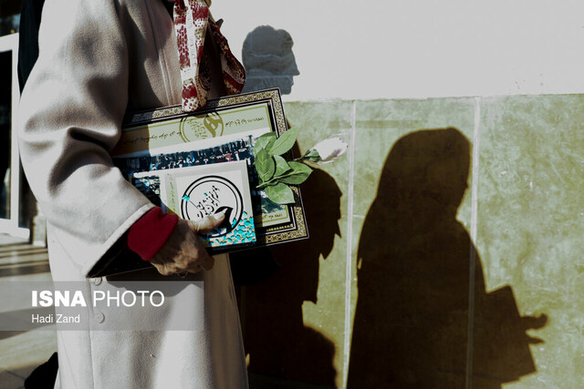 عکس آرشیوی است معاون رییس جمهور در جشن تولد هنرمندان متولد دی و بهمن