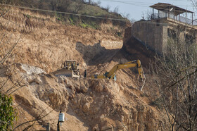 برداشت خاک در منطقه 1000 جریب شهر نکا، خاک بدون سنگ این منطقه مواد مورد علاقه کورهای آجرپزی است.