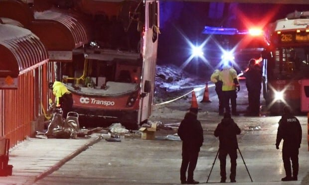 برخورد مرگبار اتوبوس با ایستگاه در کانادا