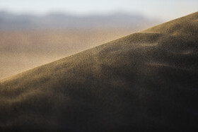 کویر «خارا» منطقهای است پوشیده از ریگزار (تپههای ماسهای یا رمل) که گسترهای شمالی جنوبی دارد.